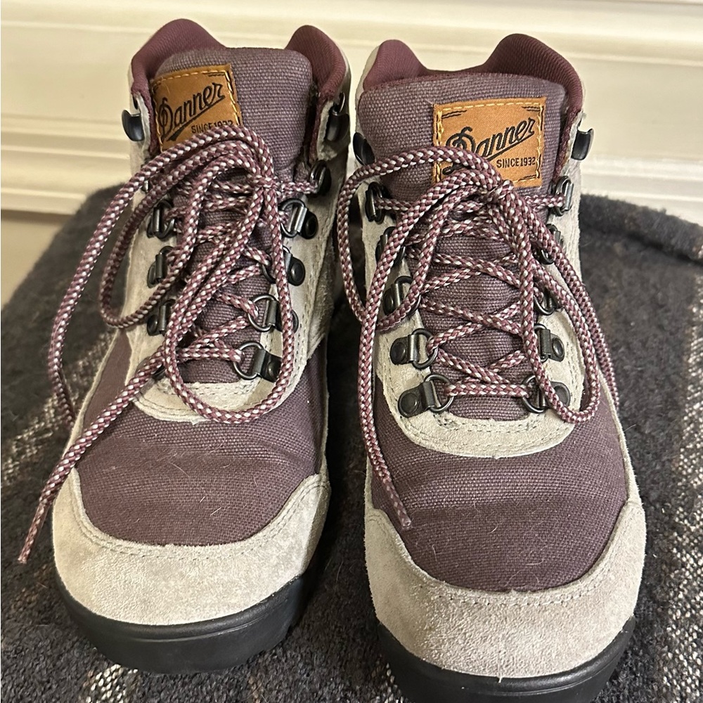 Like new Danner Jag dusty/aubergine hiking boots